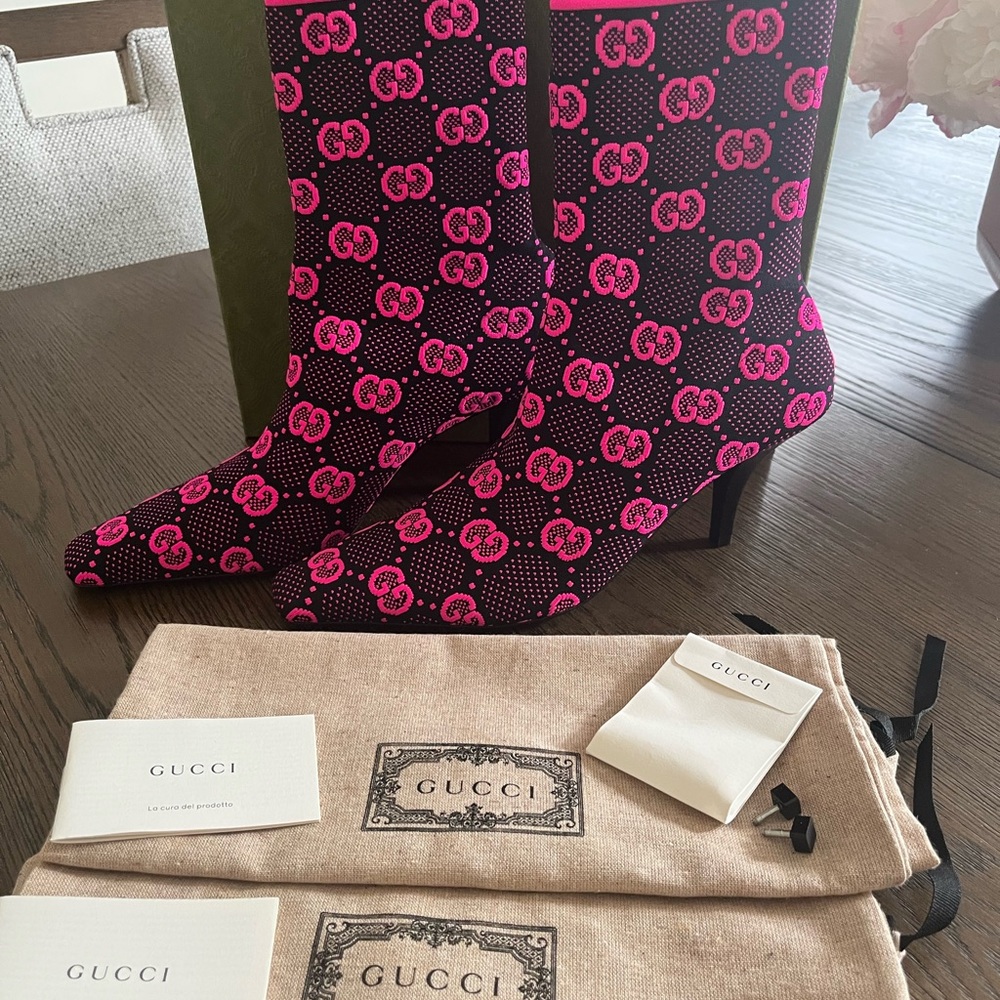 Gucci Black Boots with Pink Logo Pattern 💯 Authentic Size 9.5 (39.5)